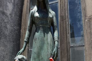 31 Statue Of Liliana Crociati de Szaszak In Her Wedding Dress And Her Dog Sabu By Sculptor Wieredovol Viladrich Recoleta Cemetery Buenos Aires.jpg
